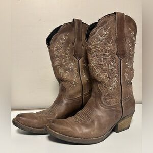 Sterling River Floral Rhinestone Western Boots Embroidered Leather Women’s 6.0